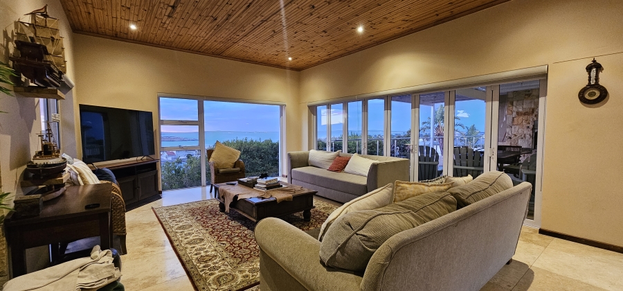 5 Bedroom Property for Sale in Middedorp Western Cape